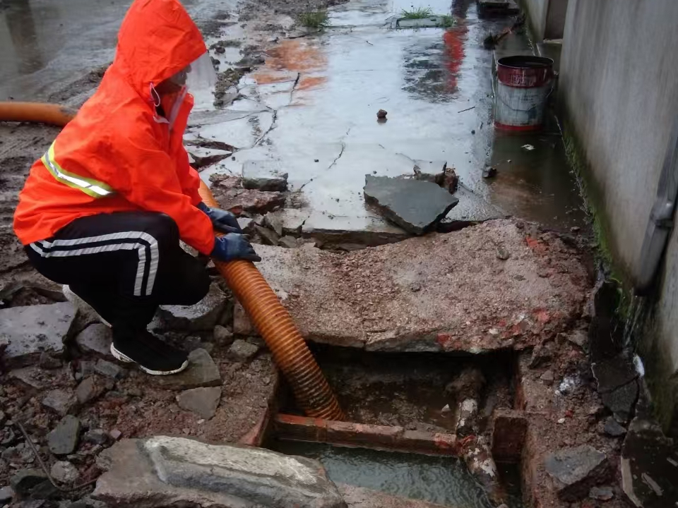 宜州专业清理污水池 炜誉市政以规范流程守护城市 “肠道”